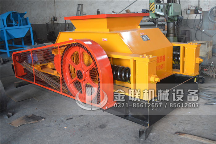強(qiáng)力破碎機(jī)是靠什么工作的，有哪些注意事項？