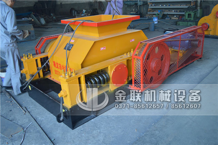 雙齒輥破碎機(jī)安裝、試機(jī)時都有哪些注意事項？