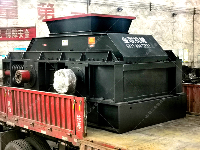 2PG1200x800型直連式半自動(dòng)對輥破碎機(jī)發(fā)貨圖片