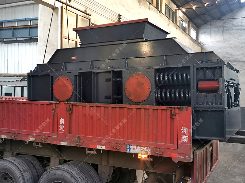 2PG1200x800型直連式半自動(dòng)對輥破碎機(jī)發(fā)貨圖片